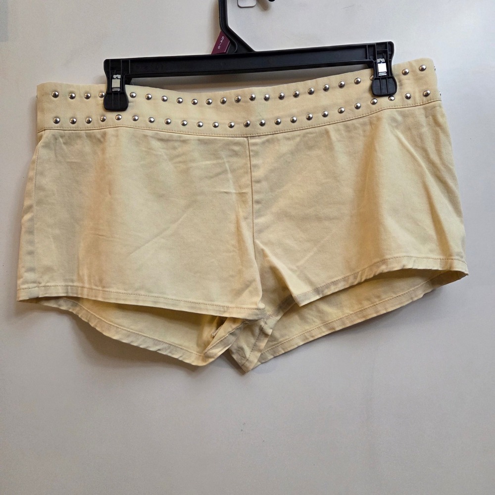 No Boundaries Studded Hot Short Tan Sesame Low Rise Side Zip NWT Small 4-6